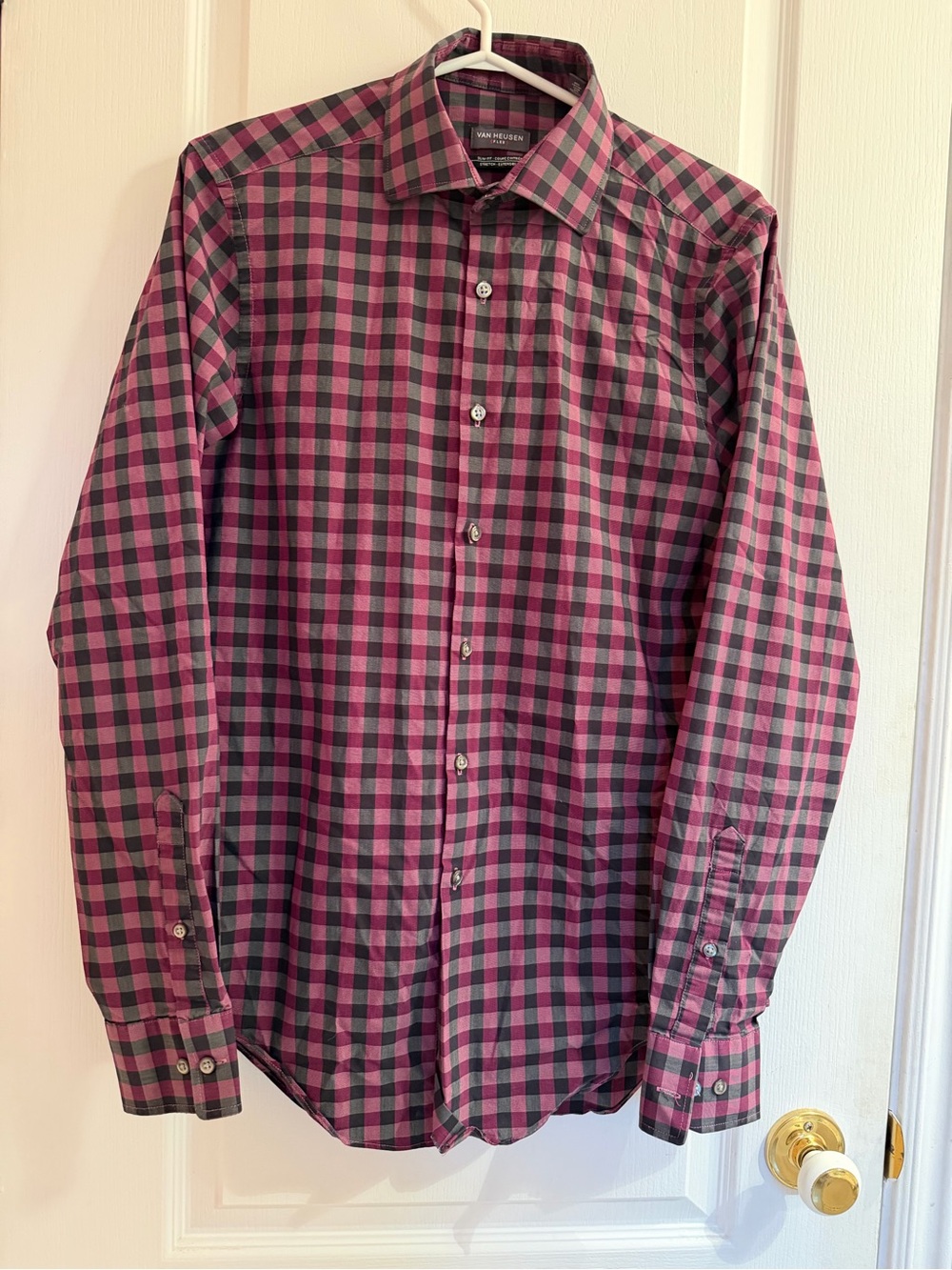 Van Heusen Men’s Burgundy/Black/Gray Checked Button Dress Shirt Like New